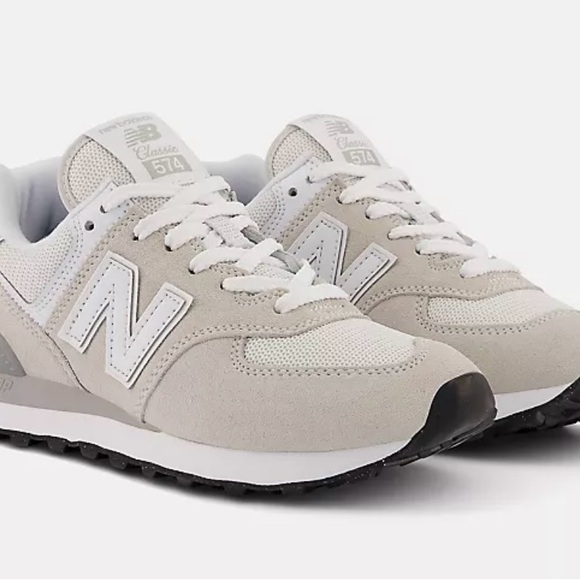 New Balance Women's 574 Greens V2 Light Grey Sneakers - Picture 1 of 6